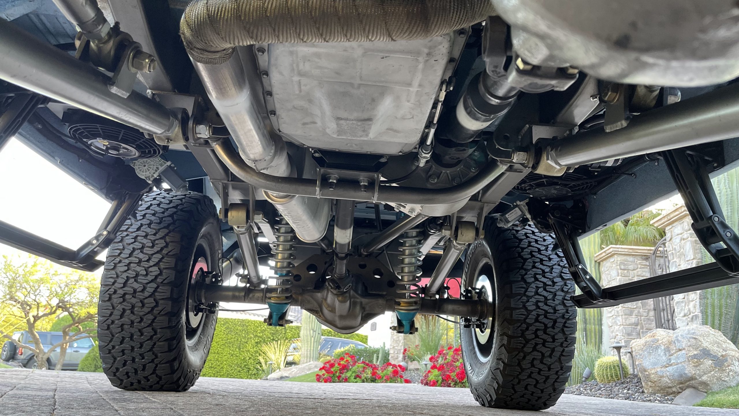 4-link front and rear suspension